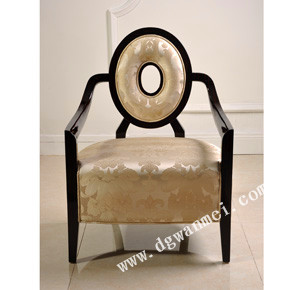 则其软包部分尽量能由平面转到立面上来