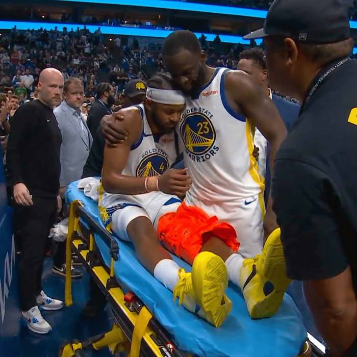 NBA常规赛独行侠对阵勇士 穆迪伤退两队球员落泪