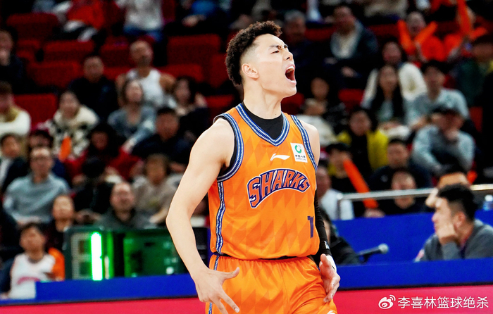 李添荣复出爆发砍21分，上海男篮力克山东登顶榜