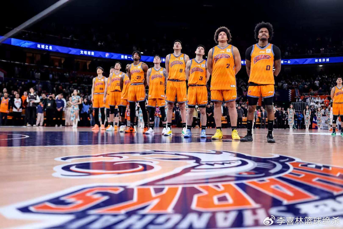 李添荣复出爆发砍21分，上海男篮力克山东登顶榜