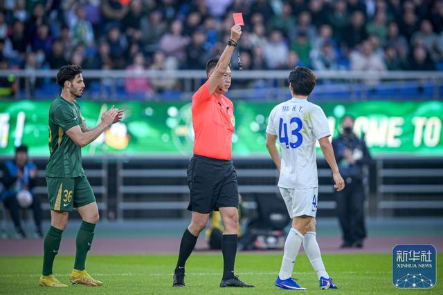 浙江绿城主场1-1战平申花 王钰栋破门特谢拉建功