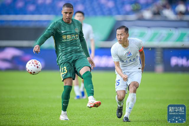 浙江绿城主场1-1战平申花 王钰栋破门特谢拉建功