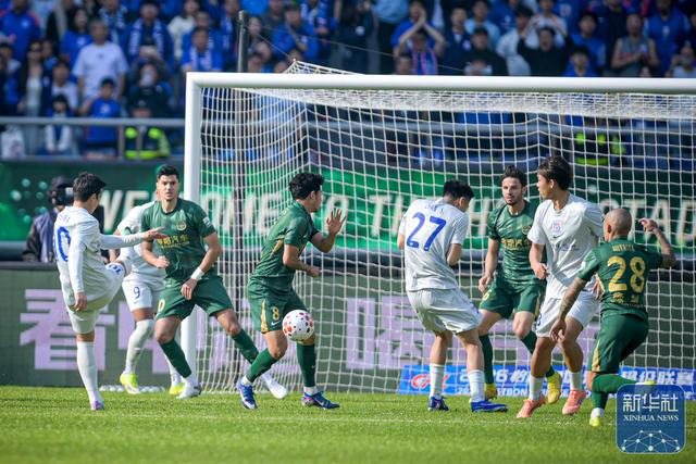 浙江绿城主场1-1战平申花 王钰栋破门特谢拉建功