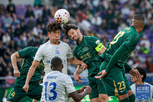 浙江绿城主场1-1战平申花 王钰栋破门特谢拉建功