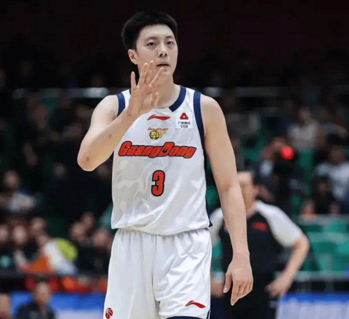 胡明轩末节爆发助广东险胜青岛 防守轮转成关键