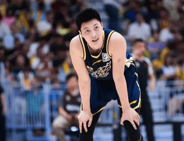 胡明轩末节爆发助广东险胜青岛 防守轮转成关键