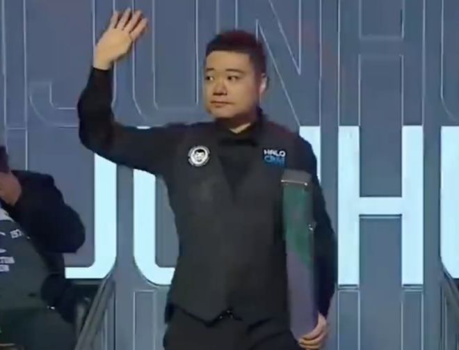 丁俊晖世锦赛正赛首战告捷，强势晋级16强回击质